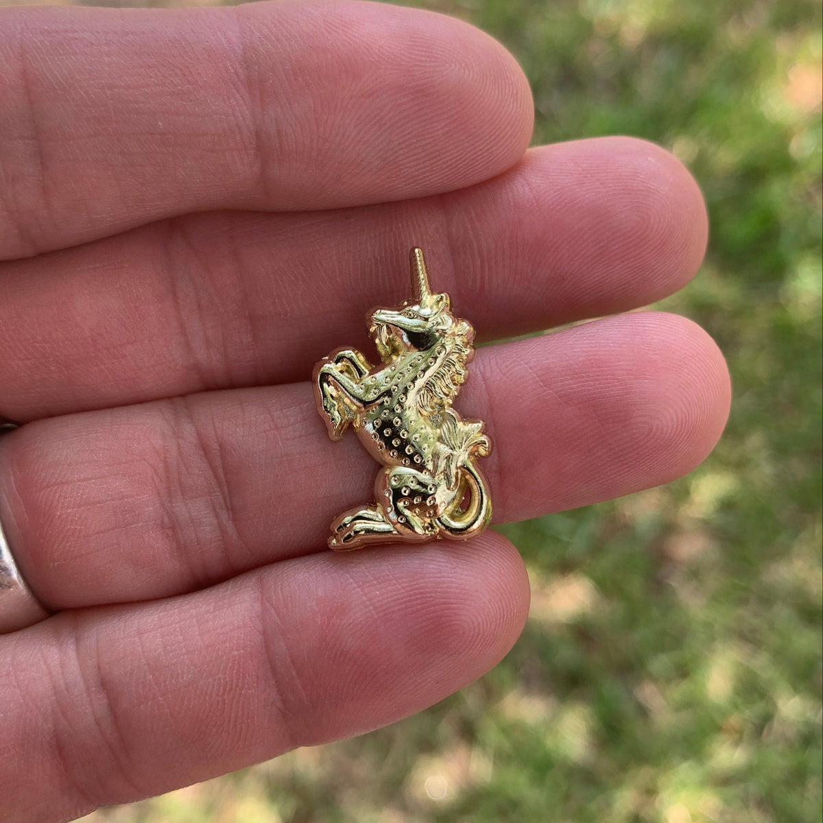 Heraldic Unicorn Pin - 1"
