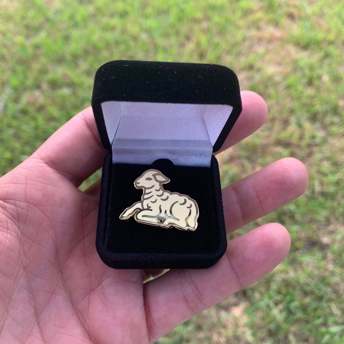 Little Lamb Pin - 1"